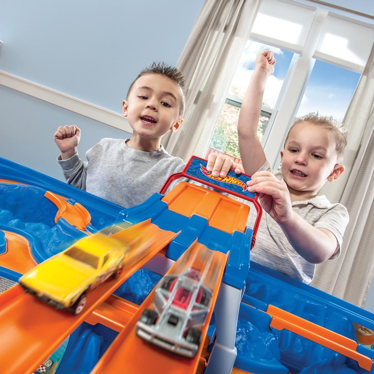 Step2 Hot Wheels Car & Track Play Table