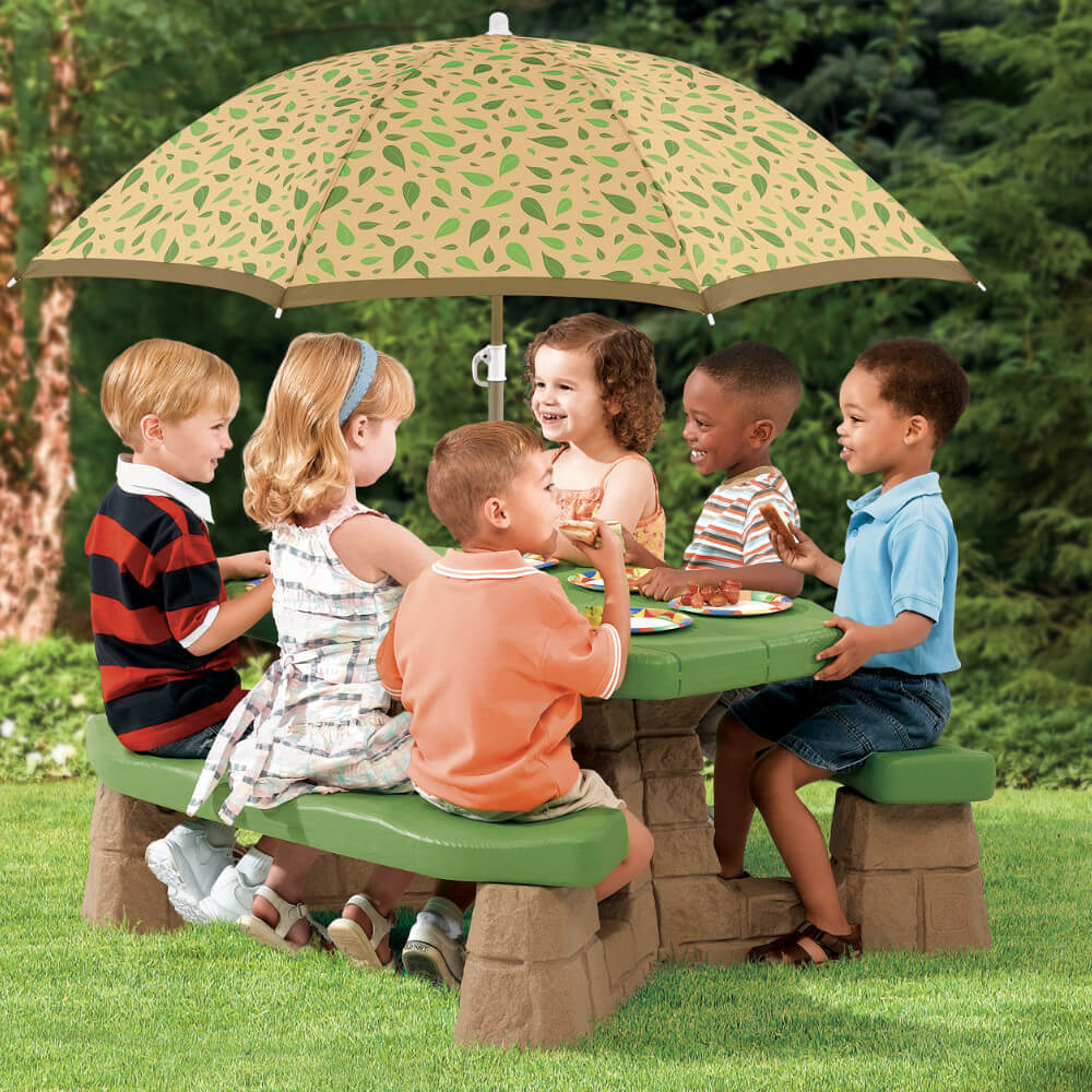 Step2 Naturally Playful Picnic Table with Umbrella- Green Leaf