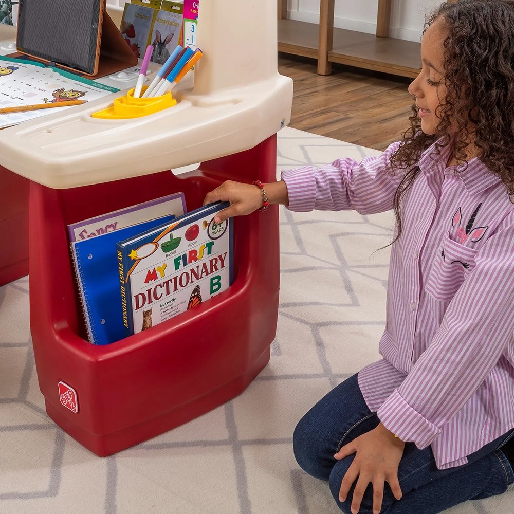 Step2 Deluxe Art Master Desk